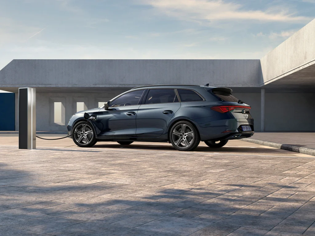 seat-leon-sportstourer-2025-phev-compact-car