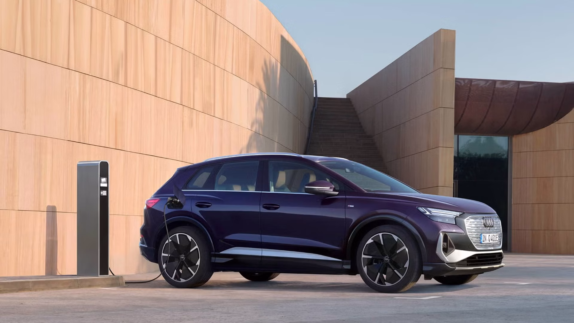 audi-q4-e-tron-public-charging-02