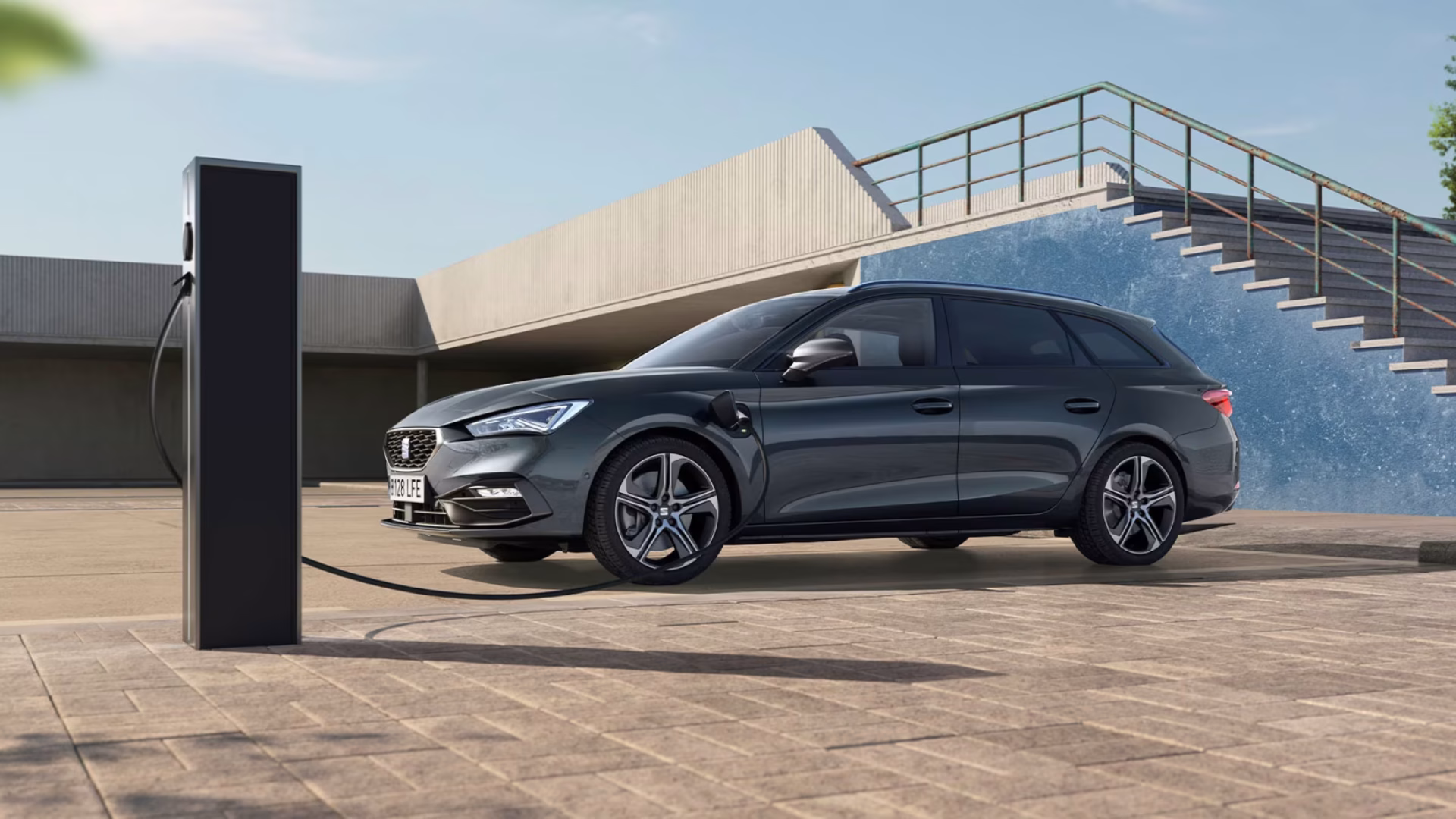 seat-leon-sportstourer-plug-in-hybrid-charging